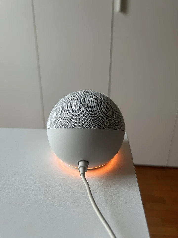 Echo Dot 5 Con Orologio Bianco - Immagine 2 di 2