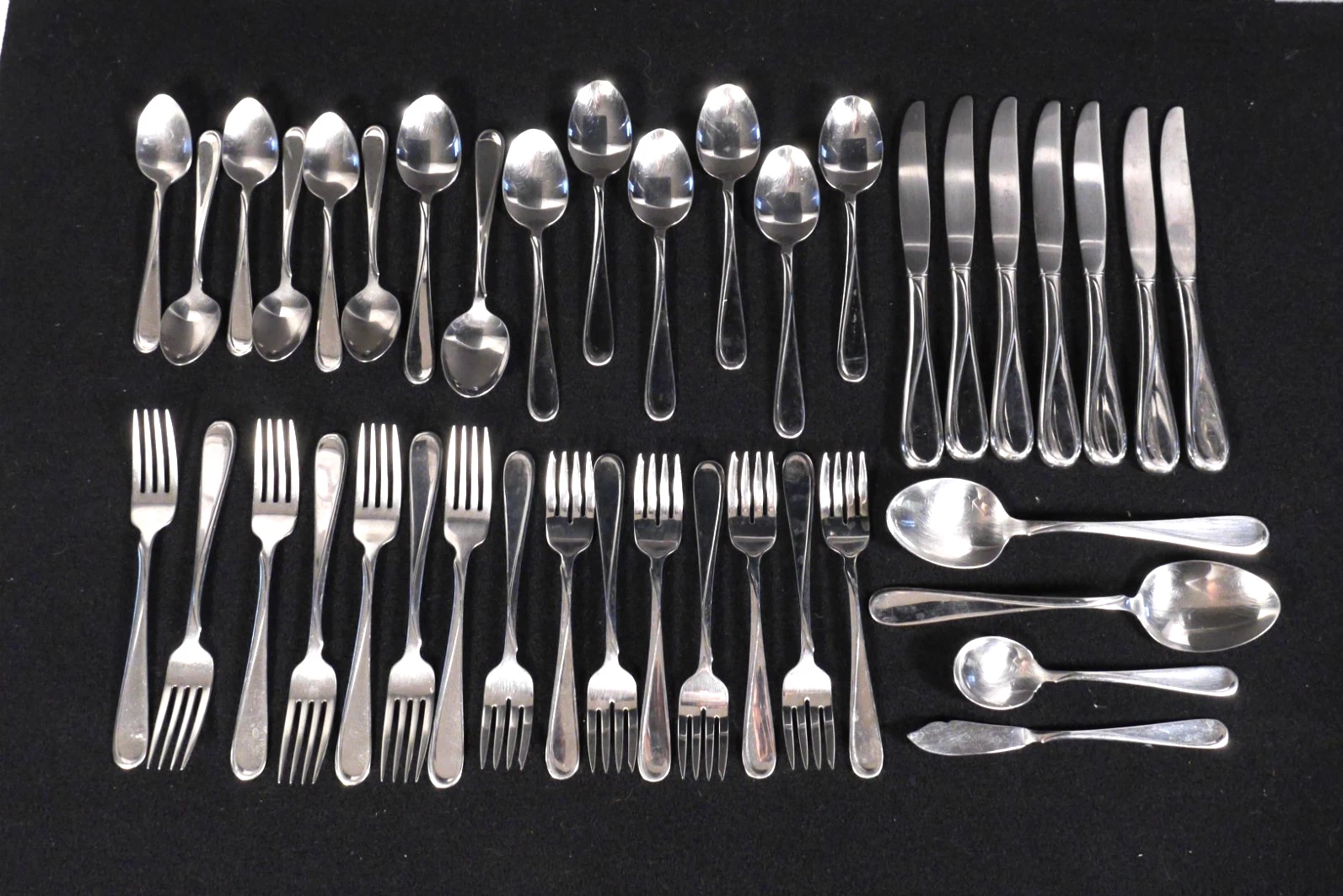 Oneida SOAR Flatware 41 pieces
Opens in a new window or tab