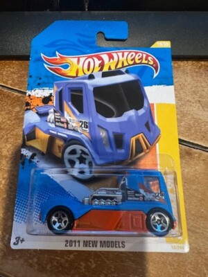 2011 Hot Wheels New Models Rennen Rig #19 Blue/Orange