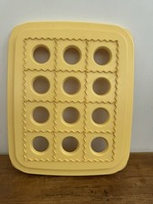 TUPPERWARE  Moule / Plaque À Ravioles Party , 12 Trous Jaune