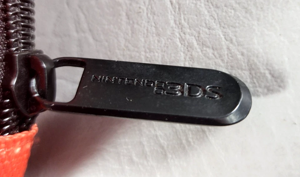 Nintendo 3DS Super Mario 9" Estuche de Transporte de Viaje con Correa para el Hombro Foto 3 de 4