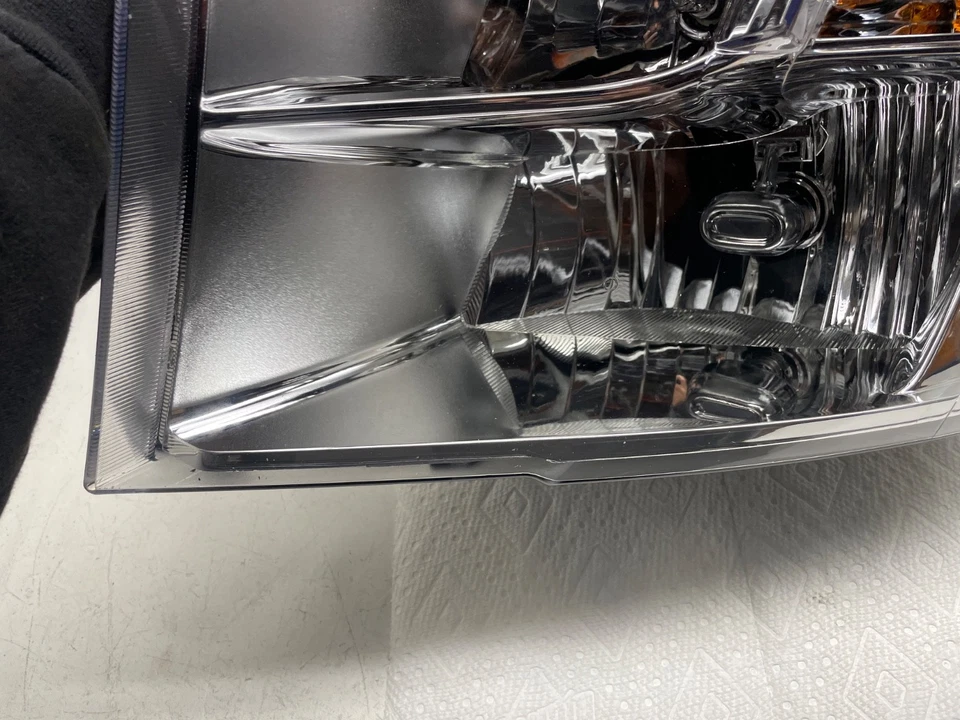 Genuine OEM RH HEADLIGHT FOR 2011 2012 DODGE RAM 1500 2500 3500 68001484AI - Image 4 of 4