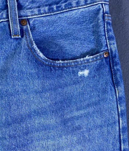 Levis 501 Jeans Womens 32x26 Blue Button Fly Light Denim Distressed Frayed EUC! - Picture 4 of 18