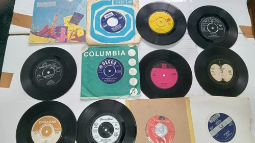 7" Singles Job Lot of 60s /70s KINKS,BEATLES ,STONES,TULL,TRAFFIC,SEARCHERS,QUO,
