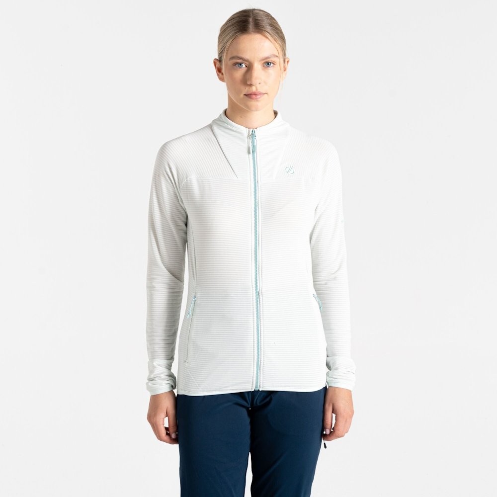 Polaire de randonnée femme : finis le froid et l'humidité en montagne