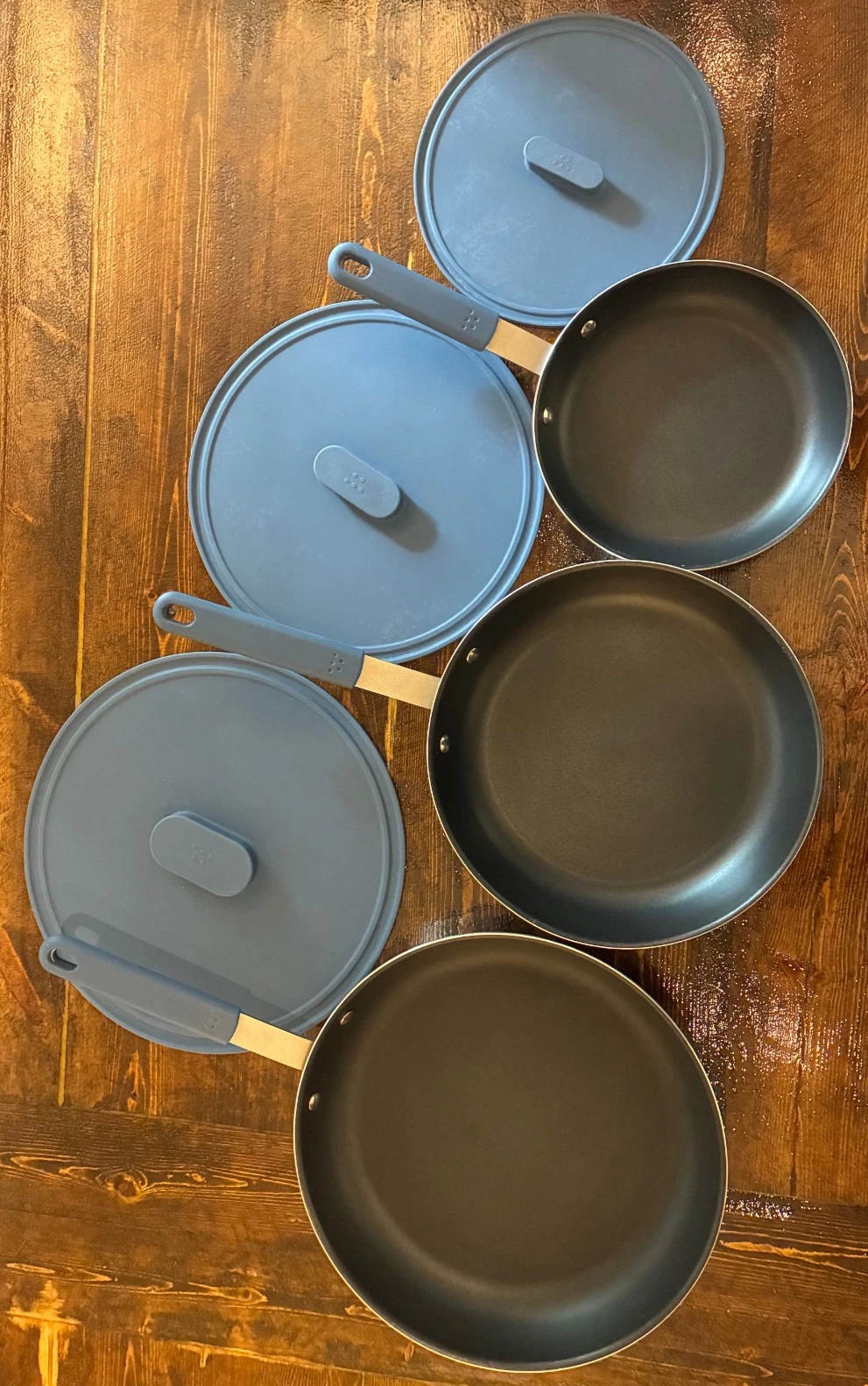 Misen Nonstick Pan Cookware Set of 3: 8" 10" 12" + Silicone Handles & Lids CLEAN
Opens in a new wind