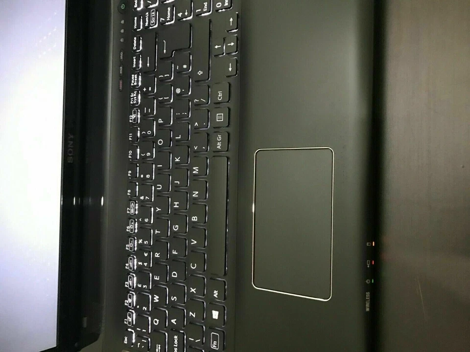 Sony Vaio SVE17 17.3" i7 3632QM 16GB 2TB HDD Portátil Windows 10.2014 - Immagine 3 di 4