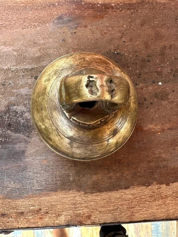 Campana de curación tibetana de meditación de forma rara forjada a mano de bronce antigua 1700 Foto 4 de 4