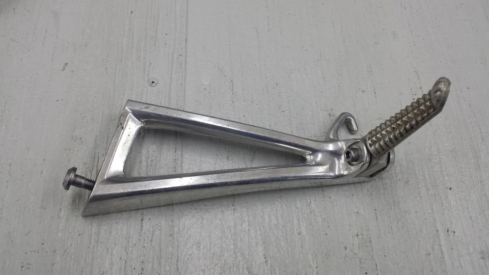 Reposapiés trasero izquierdo pasajero Yamaha FZR600 R6 y soporte de montaje 5SL-4 Foto 2 de 4