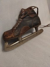 VINTAGE UNION HARDWARE ICE SKATES