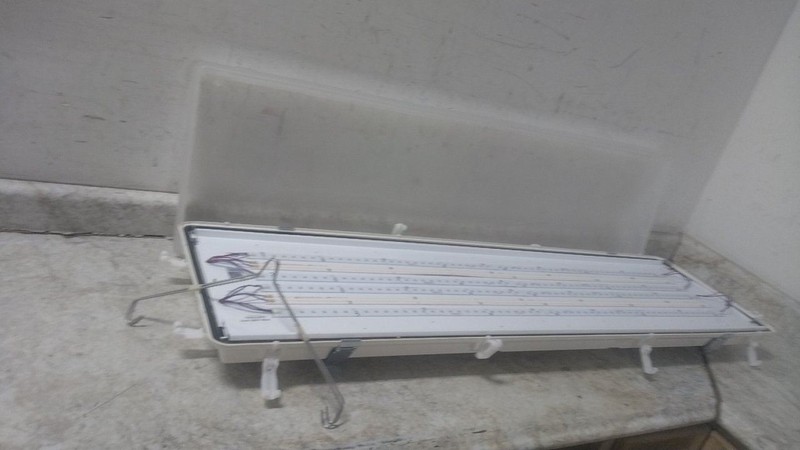 Columbia SCVW4-N-L1-40L-FA-EU Wide Linear LED Disinfecting Vaportite (D)