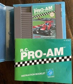 R.C. Cartucho de juego de carreras Pro-Am NES con manual y estuche de pl&aacute;stico - PROBADO