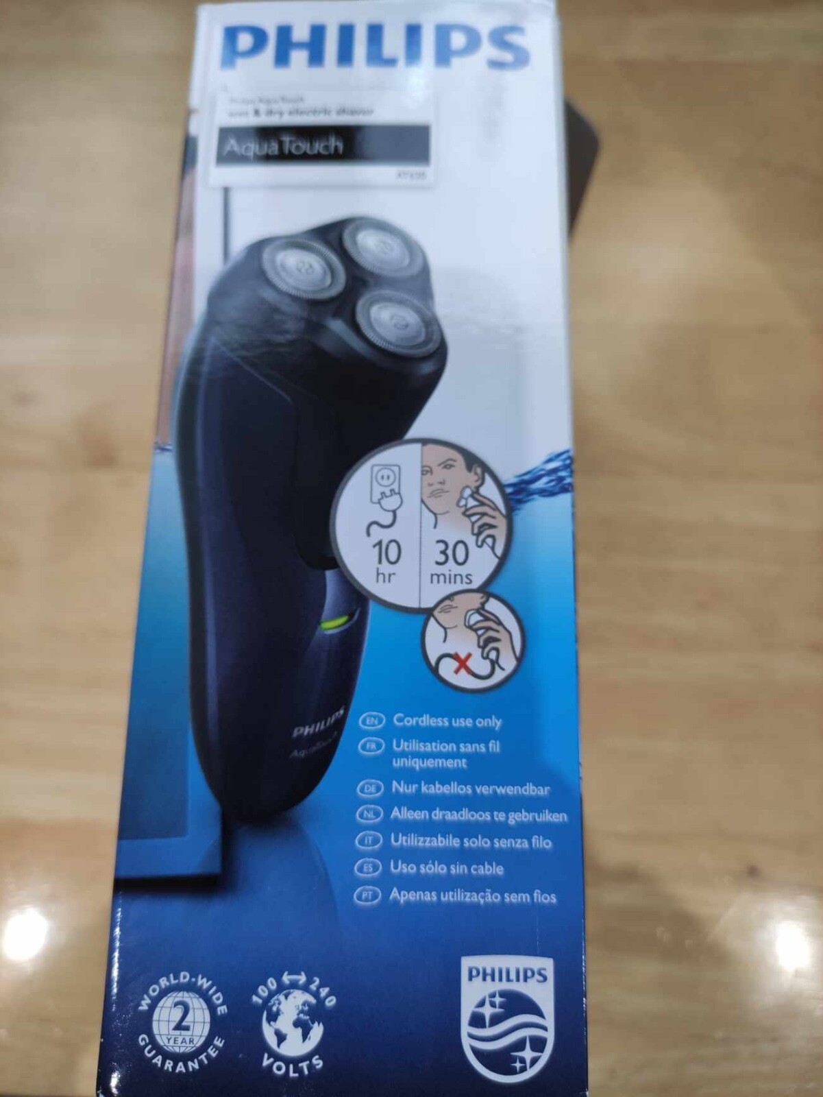 Philips AquaTouch AT620 Wet and Dry Electric Shaver Midnight Blue