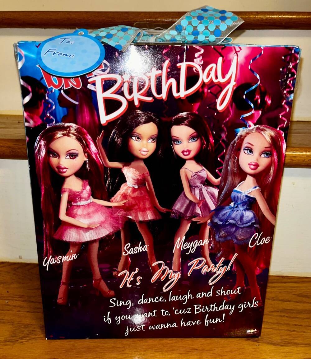 BRATZ BIRTHDAY SPECIAL EDITION~CLOE~BLUE DRESS~TIARA & NECKLACE 