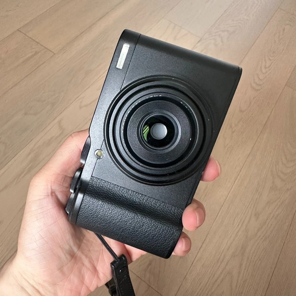 Fujifilm Fuji XF10 Digital Camera 24.2 MP Touchscreen Bluetooth with Accessories - Image 2 of 4