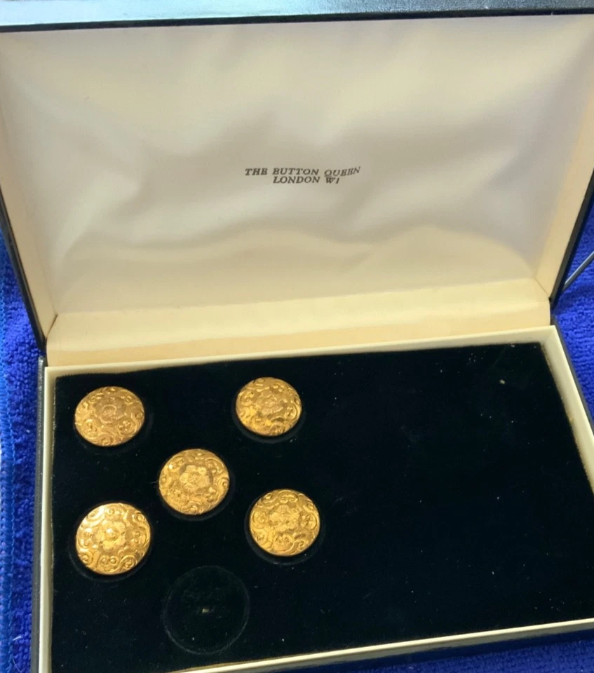 Lot of 5 GORGEOUS CINQUEFOIL GOLDEN AGE 21.7mm GILT COAT BUTTONS 1841-53 NOS - Image 2 of 4