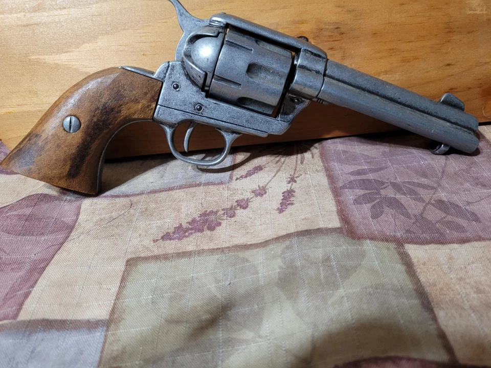 Réplica de revólver de acción única 45 usado por Billy The Kid Foto 4 de 4