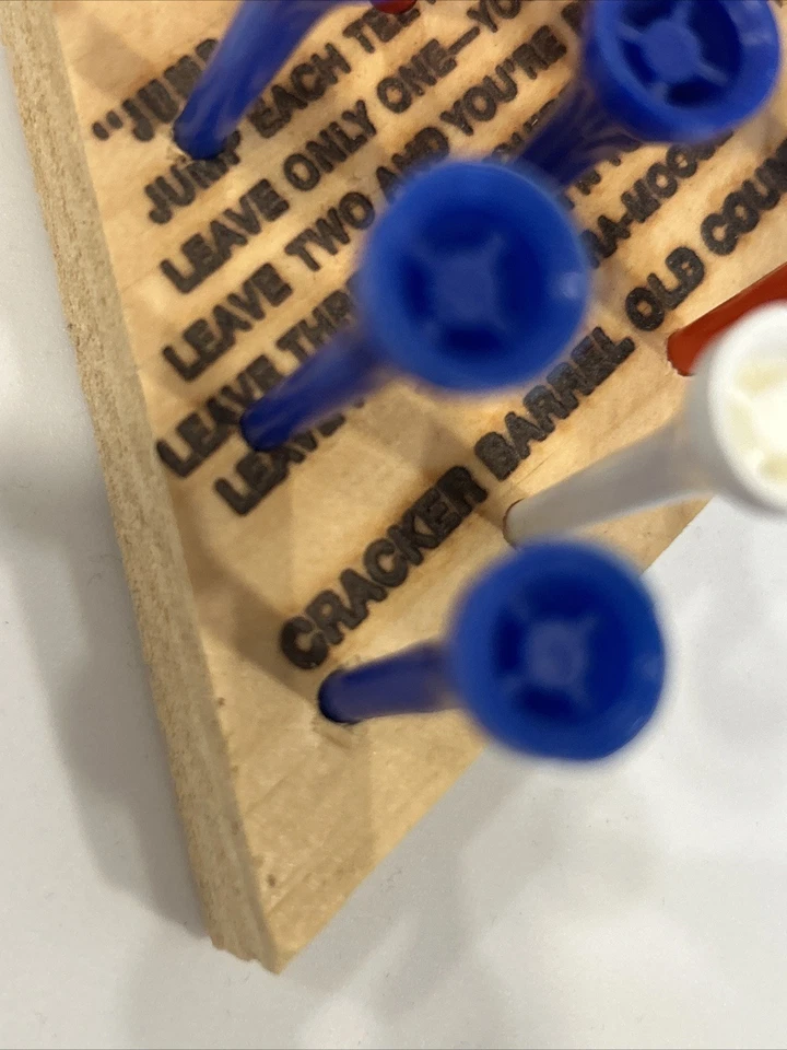 Juego de clavijas triangulares antiguas galletas y barril Foto 2 de 3