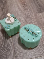 Vintage MENDA CO. PASADENA, CAL Green Plastic Vanity Soap Dispenser Powder Jar