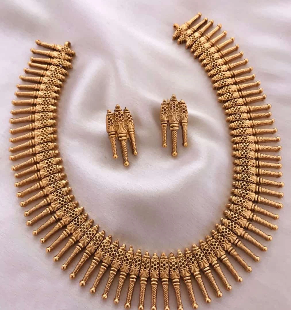 Necklace set traditional sale