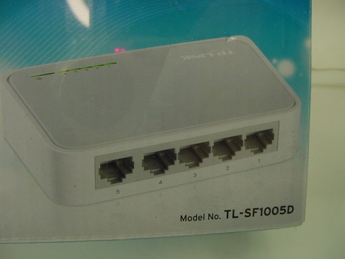 NEW - TP-LINK 5 PORT 10/100Mbps DESKTOP SWITCH TL-SF1005D - Picture 2 of 3