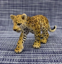 Safari Ltd LEOPARD CUB Spotted Cat Animal Figure 2007