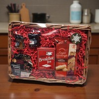 Luxury Food & Tea Hamper Basket with Shortbread Jams Pudding Gift Set