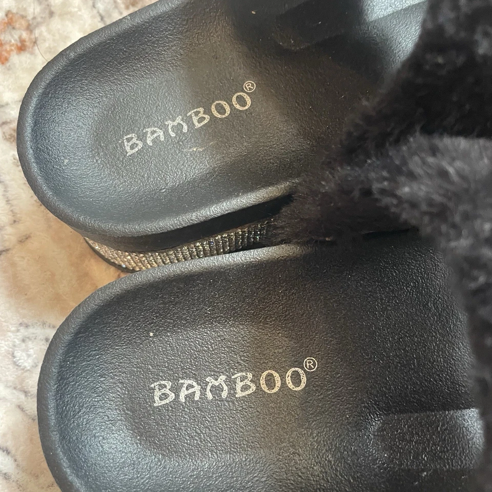 Zapatilla sandalia marca bambú talla 8 con algunos BLING Foto 2 de 4