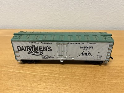 Tyco HO Scale Train Cars And Track Sections Lot