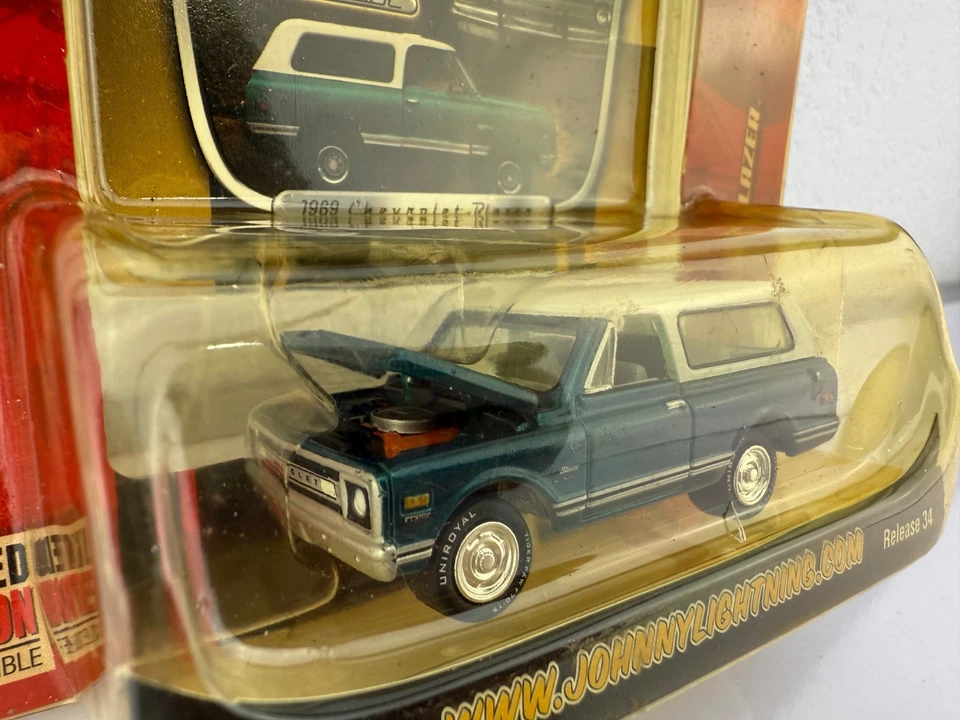 Johnny Lightning Classic Gold R34 "1969 Chevy Blazer" 1:64 Scale. - Image 2 of 4