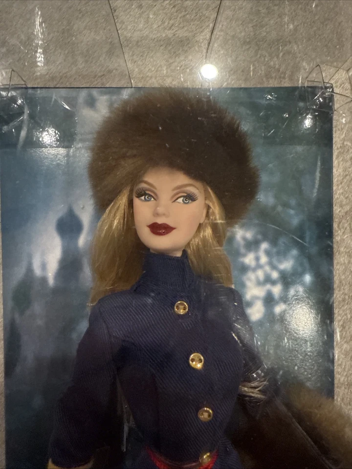 Barbie - Muñecas del Mundo Rusia - Etiqueta Rosa - Muñeca de Piedra de Seda en Traje de Invierno Foto 3 de 4