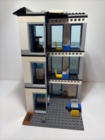 LEGO CITY: Police Station (60141) used incomplete