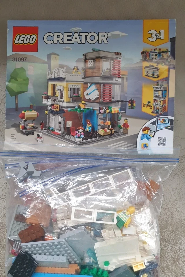LEGO Creator 31097 Townhouse Pet Shop & Café, photo 2 sur 2