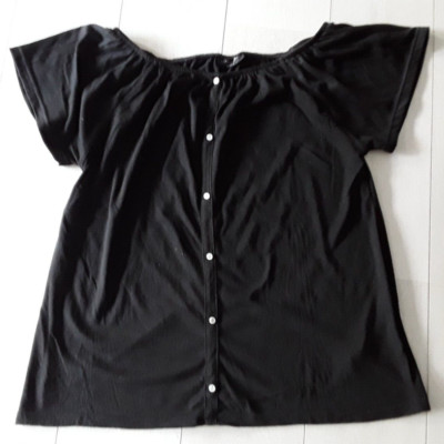schickes Shirt von Tessentials Gr. XL in schwarz leichter weicher Stoff locker
