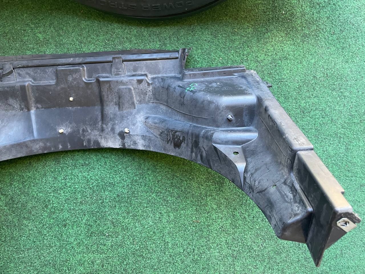 2010 10 Ford F250 Diesel 6.4l Lower Radiator Fan Shroud 