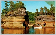 SUGAR BOWL LOWER DELLS WISCONSIN RIVER WISCONSIN DELLS WISCONSIN VTG POSTCARD