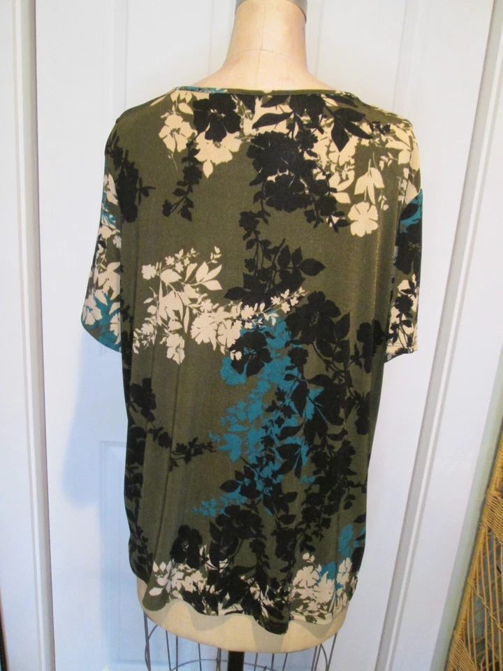 JACKLYN SMITH TOP ESTAMPADO FLORAL OLIVA S/S V-NK TALLA XXL ¡EXCELENTE! ¡LIQUID FAB CARRERA/CAS! Foto 4 de 4