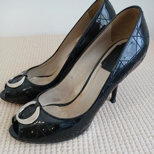 Escarpins bout ouvert Christian Dior taille 38 cuir verni cannage noir