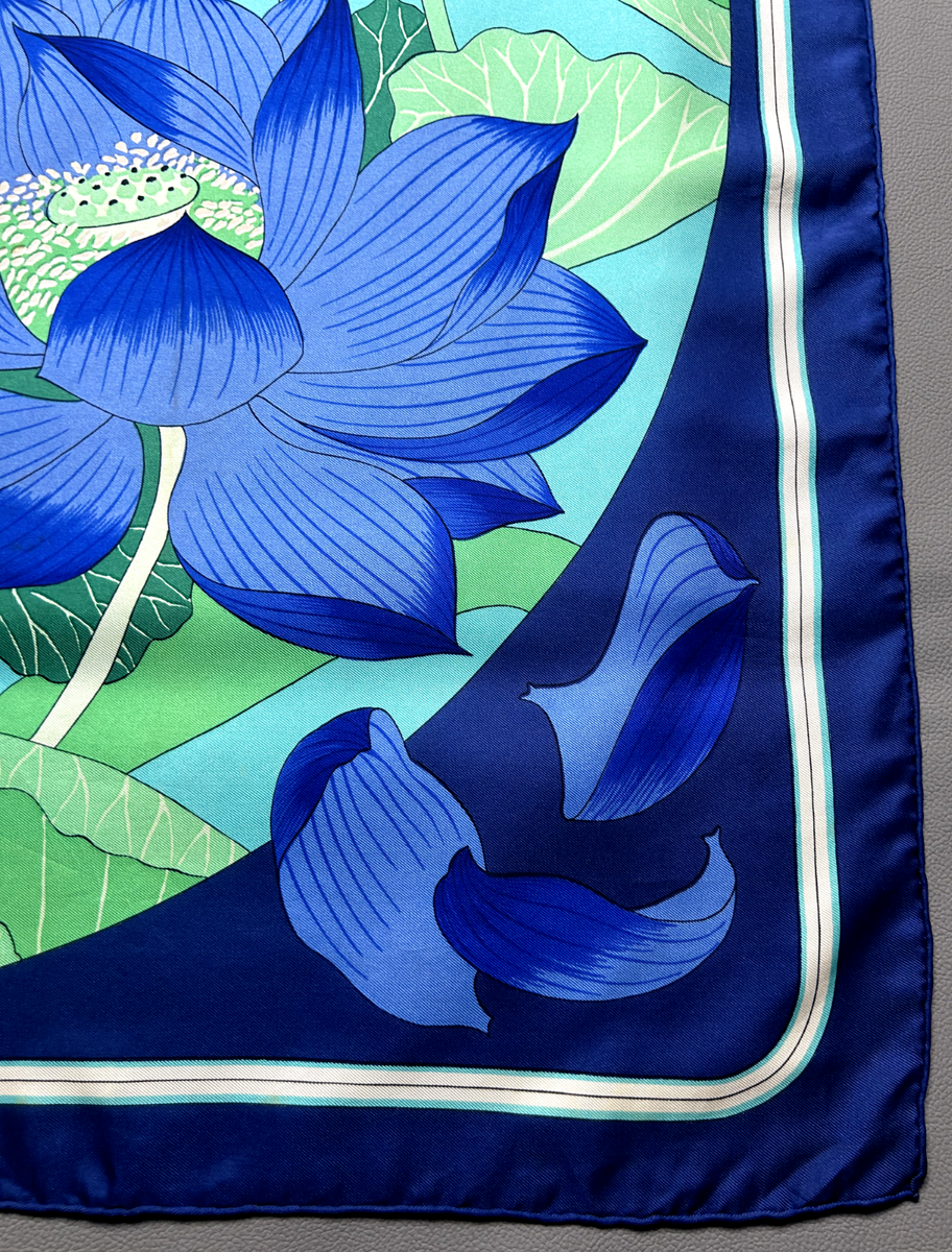 HERMÈS ヴィンテージ・スカーフ　FLEURS DE LOTUS Authentic vintage Hermès scarf 