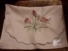 Rosa Tulpe bestickter Stuhl Rücken creme mit geripptem Rand