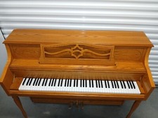 Samick SU-143 Upright Piano american oak