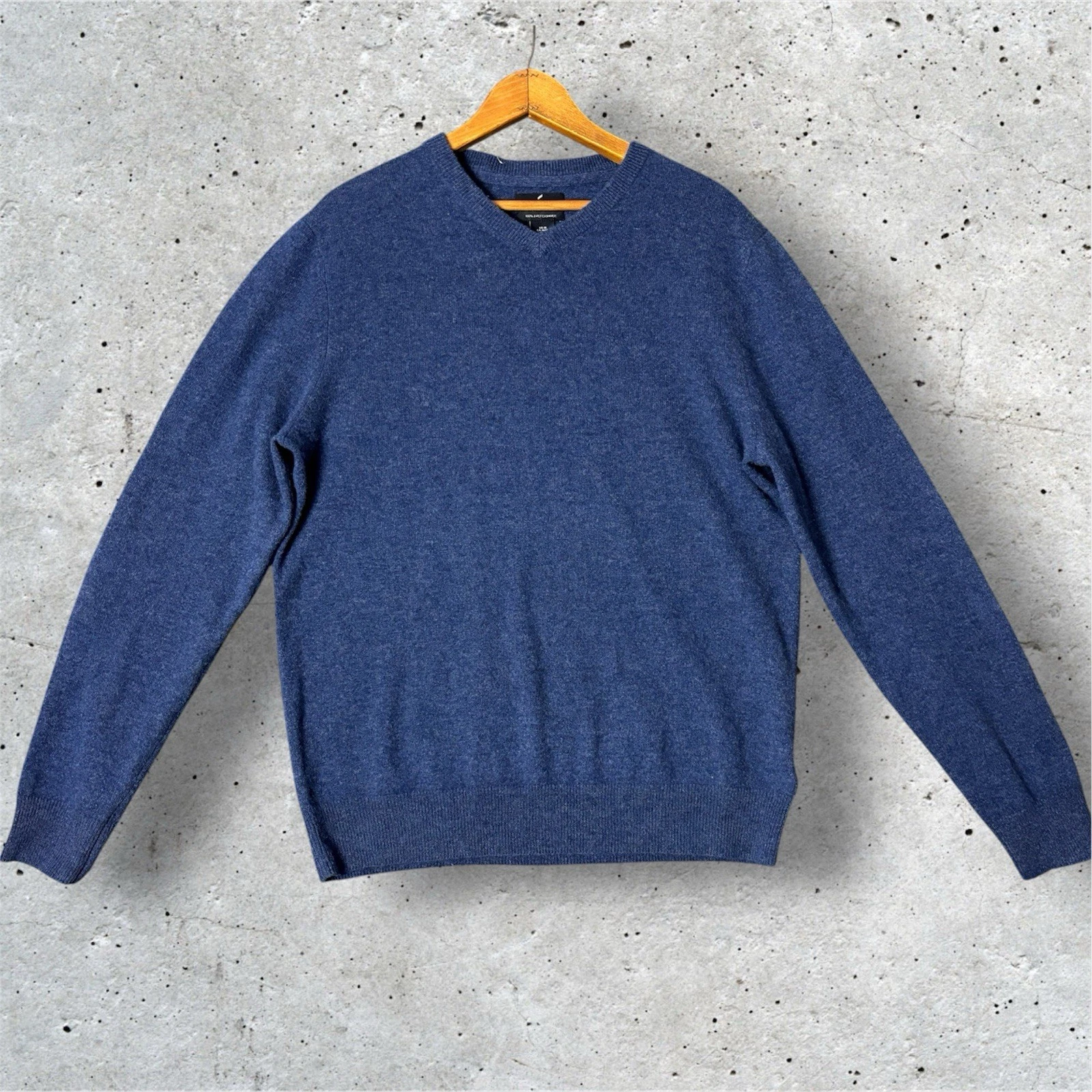 Daniel Hechter Paris 100% Cashmere Sweater Mens Medium Blue V Neck Knit