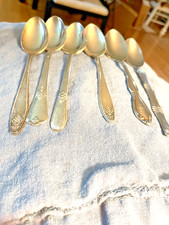Six stainless steel teaspoons some Rogers, Oneida and various others VTG B3