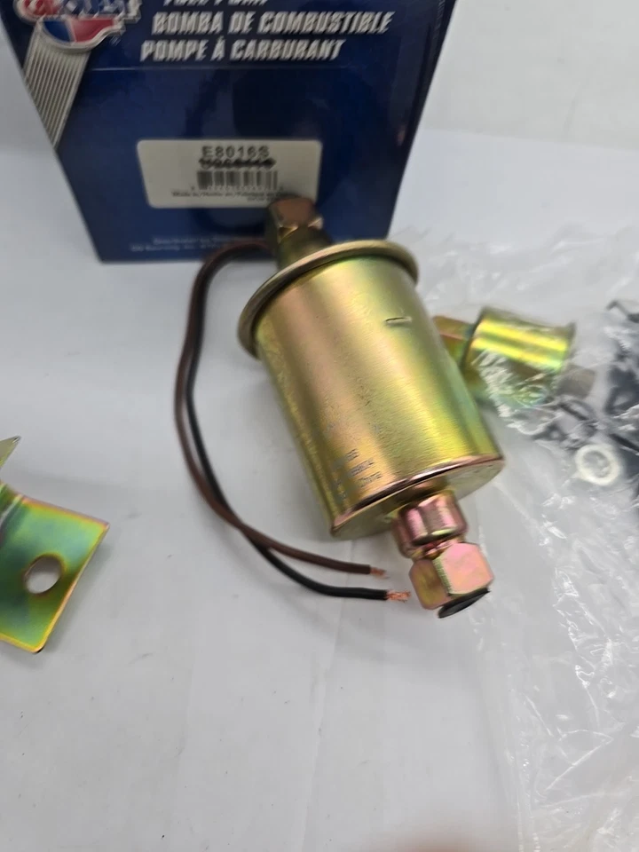 Carburador bomba de combustible eléctrico universal 12V E8012S 5-9 PSI coche camiones tractor EE. UU. Foto 3 de 4