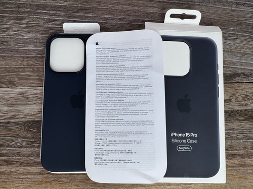 Apple iPhone 15 Pro 15 Plus Original Silicone Case with MagSafe Black NIB 6.1” - Zdjęcie 11 z 13