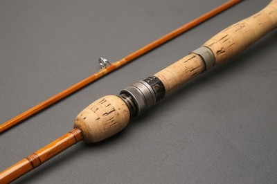 PAUL H. YOUNG  - VINTAGE COLLECTIBLE 1950s split cane baitcasting fishing rod  !