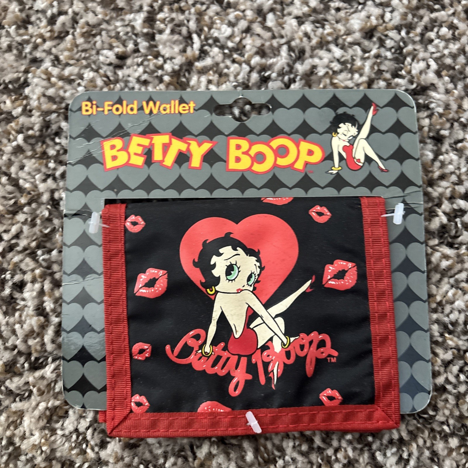 NEW Vintage   Betty Boop w/ Red Lips Black & Red Bifold Wallet 2004