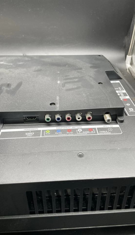 Vizio E320-A0 32" LCD LED Flat Panel HDTV Monitor Display Screen Only For Parts - Image 4 of 4