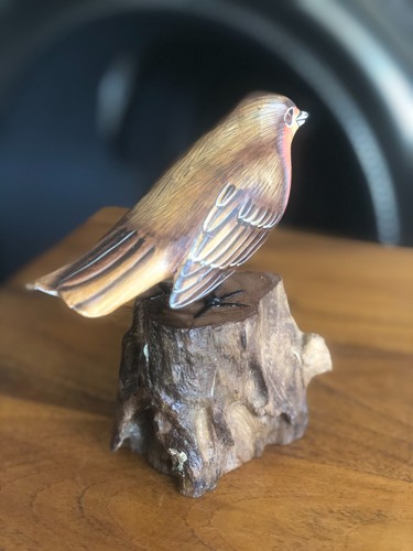 Carved Wooden Robin Bird on Log Christmas Robin Handpainted Handcarved - 第 3/8 張圖片