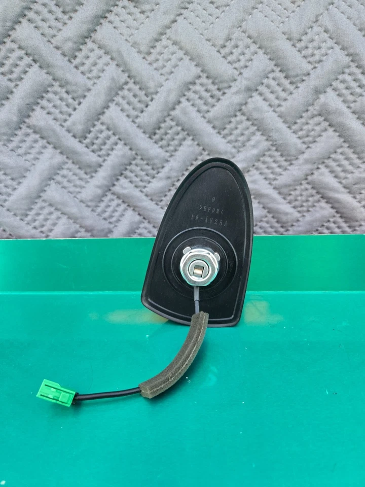 Antena de aleta de tiburón Infiniti M37 M56 Q70L 2011-2019 OEM Foto 2 de 4